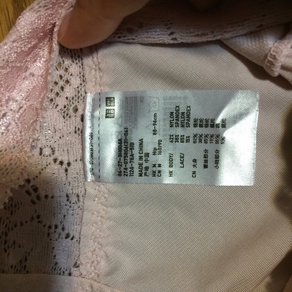 FREE 🎁 Uniqlo shaping panty with any purchase - Picture 3 of 4